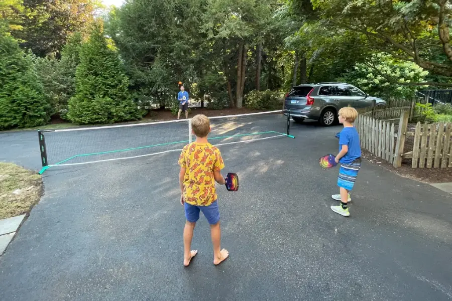 you can play pickleball on driveway